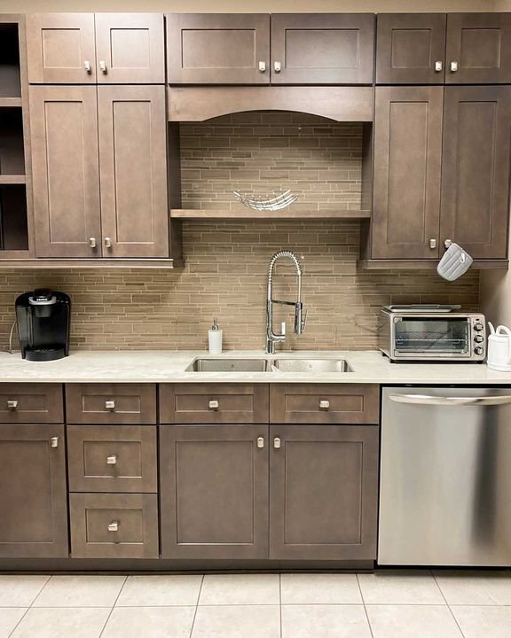 Sink and window wall, Graphite Shaker cabinets by Canada Kitchens