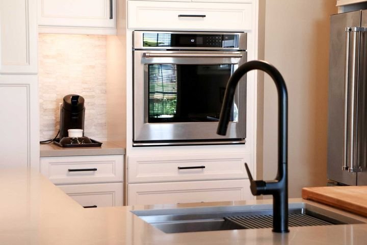 Wall-oven cabinet, Canada Kitchens cabinets