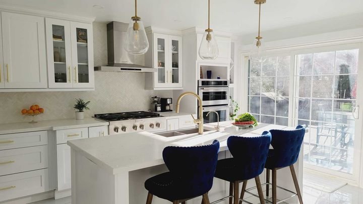 Island with blue bar stools, Shaker White cabinets by Canada Kitchens