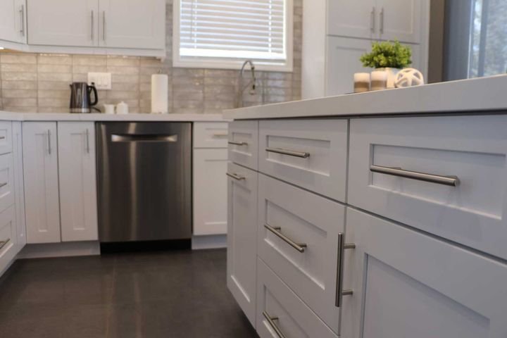 Island close-up, Shaker White cabinets by Canada Kitchens