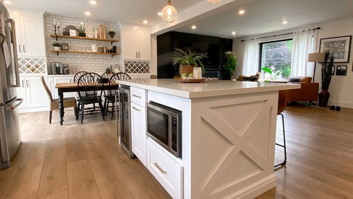 Island with a microwave and X-panel end, Shaker White cabinets by Canada Kitchens