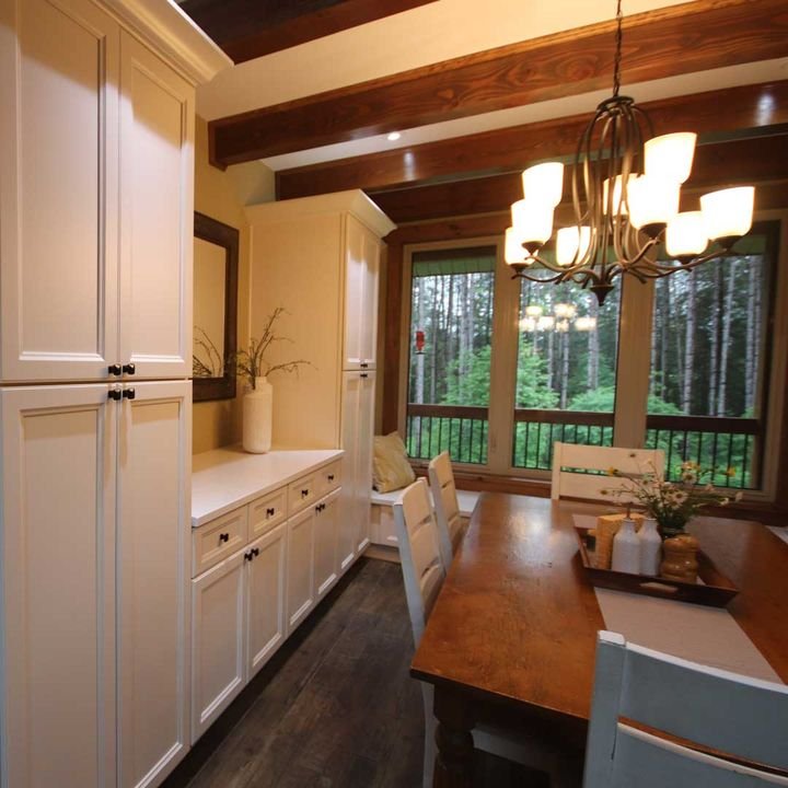 Dining nook beside the pantry, York White cabinets by Canada Kitchens